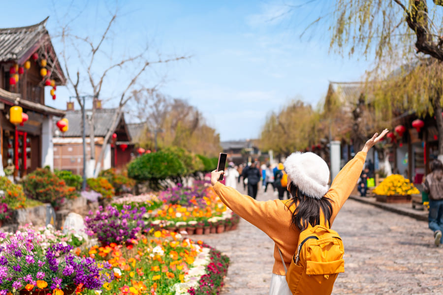 Turista en China tomándose una selfie.